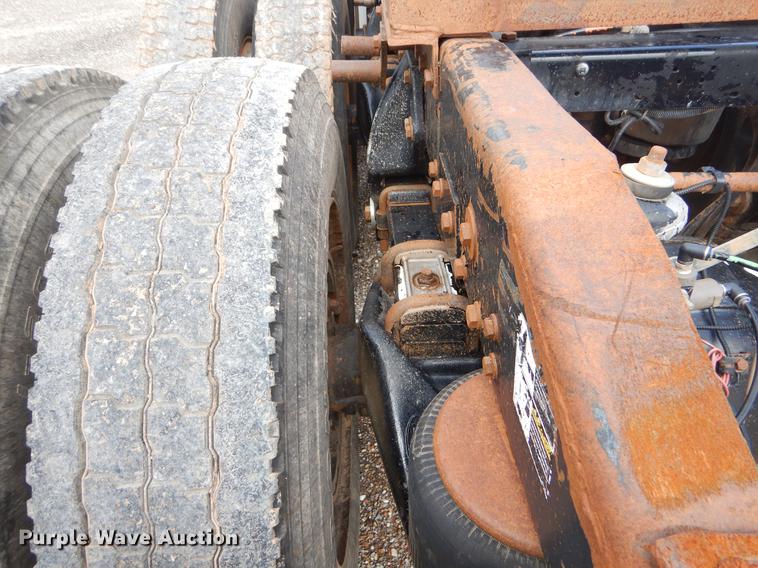 image for item EK9619 2004 Peterbilt 379 semi truck