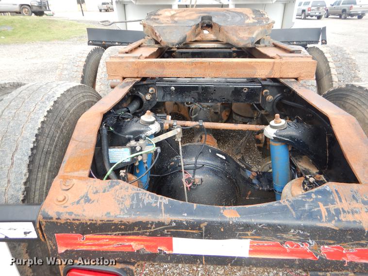 image for item EK9619 2004 Peterbilt 379 semi truck