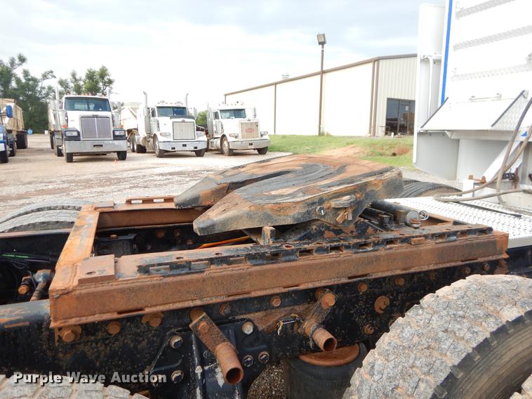 image for item EK9619 2004 Peterbilt 379 semi truck