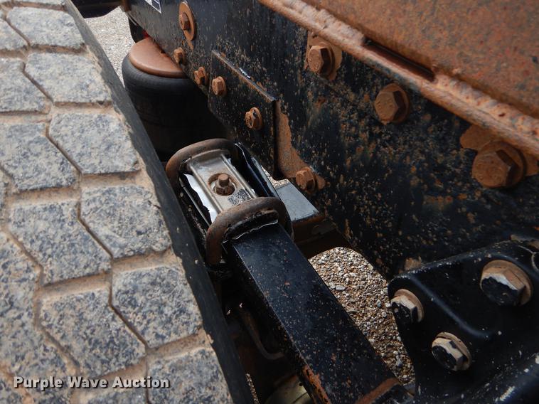 image for item EK9619 2004 Peterbilt 379 semi truck