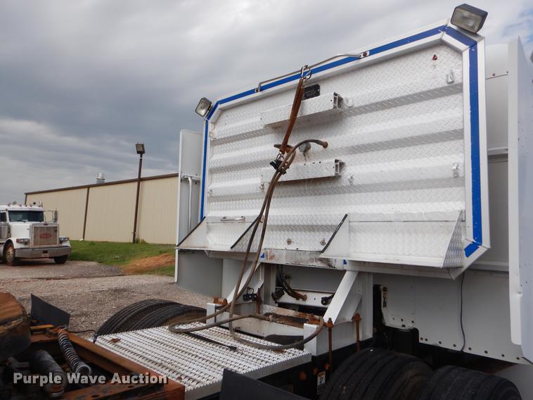 image for item EK9619 2004 Peterbilt 379 semi truck