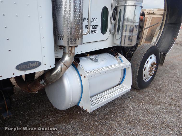 image for item EK9619 2004 Peterbilt 379 semi truck