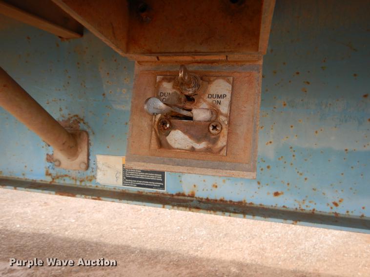 image for item EK9620 1999 Wilson CF-900 flatbed trailer