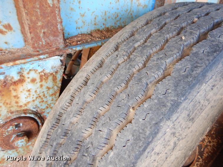 image for item EK9620 1999 Wilson CF-900 flatbed trailer