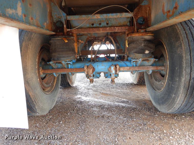 image for item EK9620 1999 Wilson CF-900 flatbed trailer