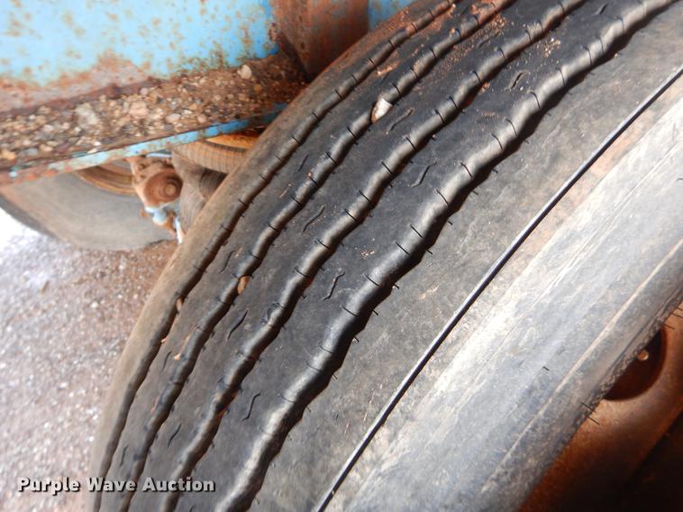 image for item EK9620 1999 Wilson CF-900 flatbed trailer