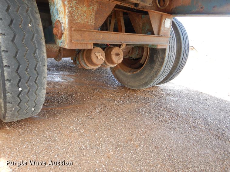 image for item EK9620 1999 Wilson CF-900 flatbed trailer