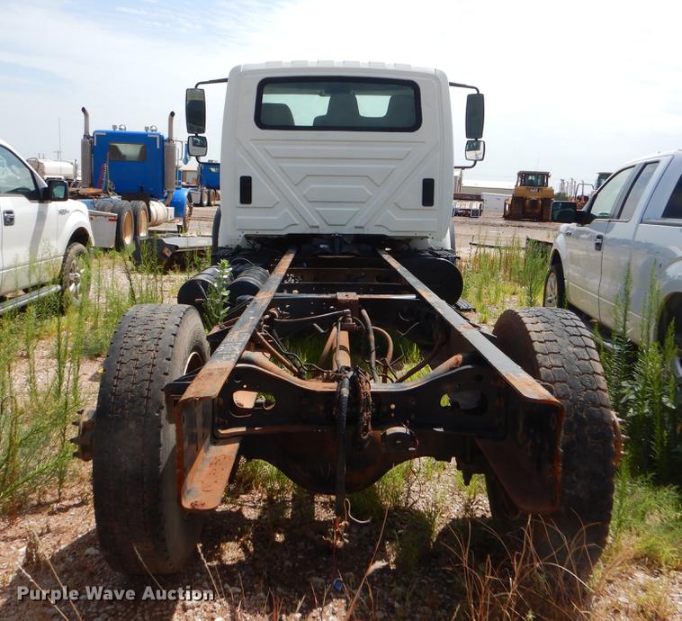 image for item EK9621 2006 International 7400 semi truck