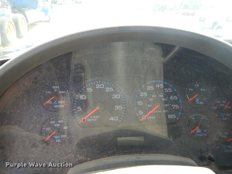 image for item EK9621 2006 International 7400 semi truck