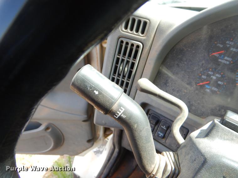 image for item EK9621 2006 International 7400 semi truck