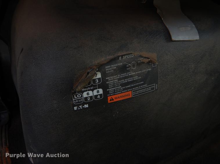 image for item EK9621 2006 International 7400 semi truck