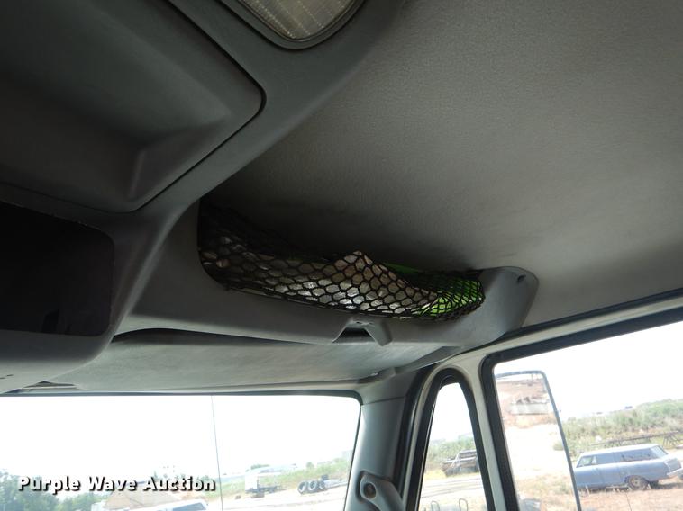 image for item EK9621 2006 International 7400 semi truck