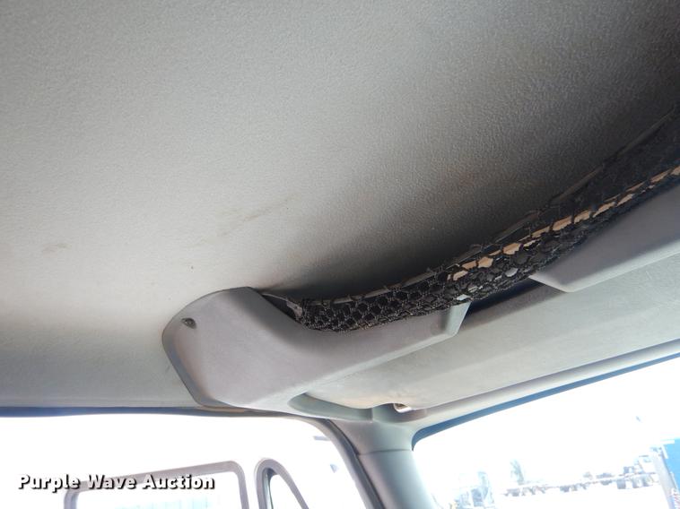 image for item EK9621 2006 International 7400 semi truck