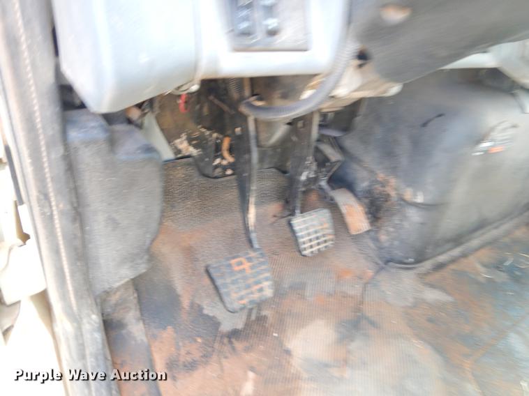 image for item EK9621 2006 International 7400 semi truck