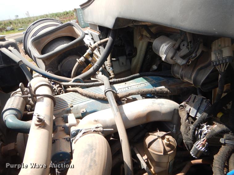 image for item EK9621 2006 International 7400 semi truck