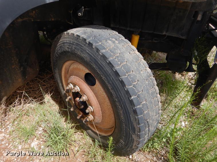 image for item EK9621 2006 International 7400 semi truck