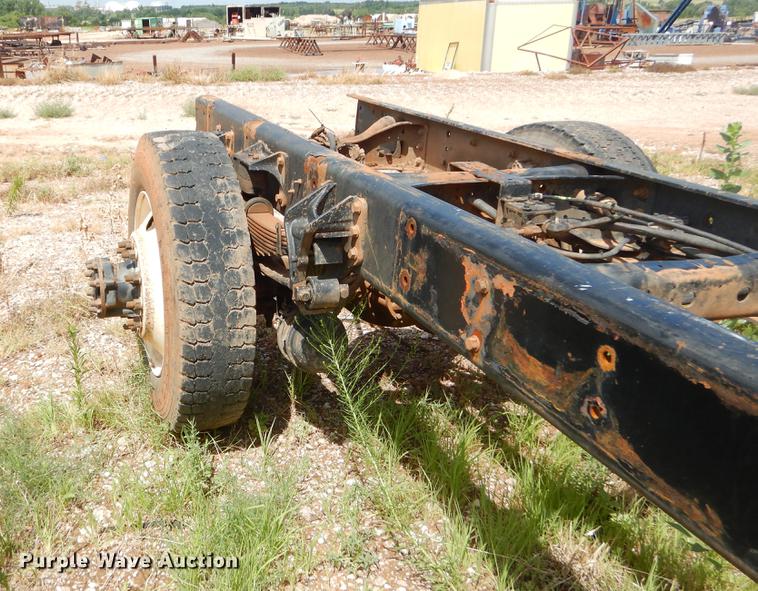 image for item EK9621 2006 International 7400 semi truck