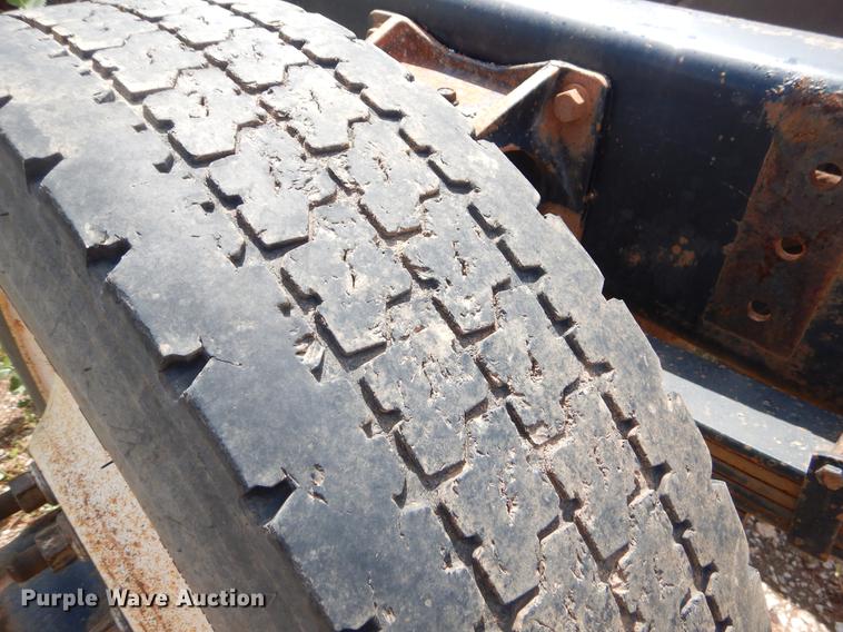 image for item EK9621 2006 International 7400 semi truck