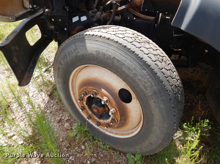 image for item EK9621 2006 International 7400 semi truck