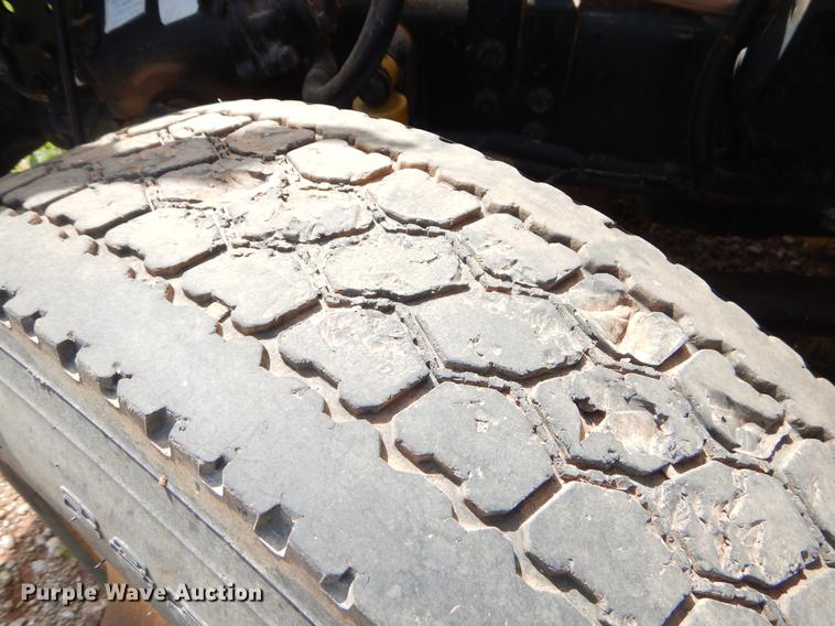 image for item EK9621 2006 International 7400 semi truck