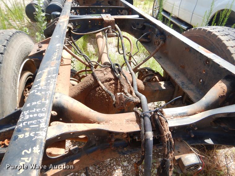 image for item EK9621 2006 International 7400 semi truck