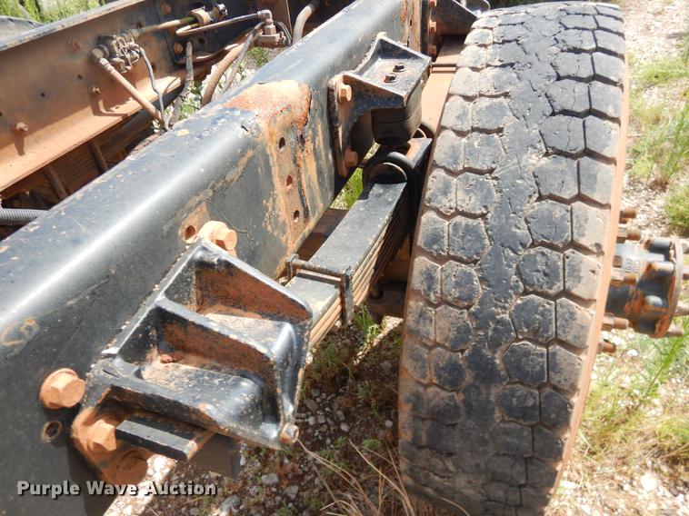 image for item EK9621 2006 International 7400 semi truck