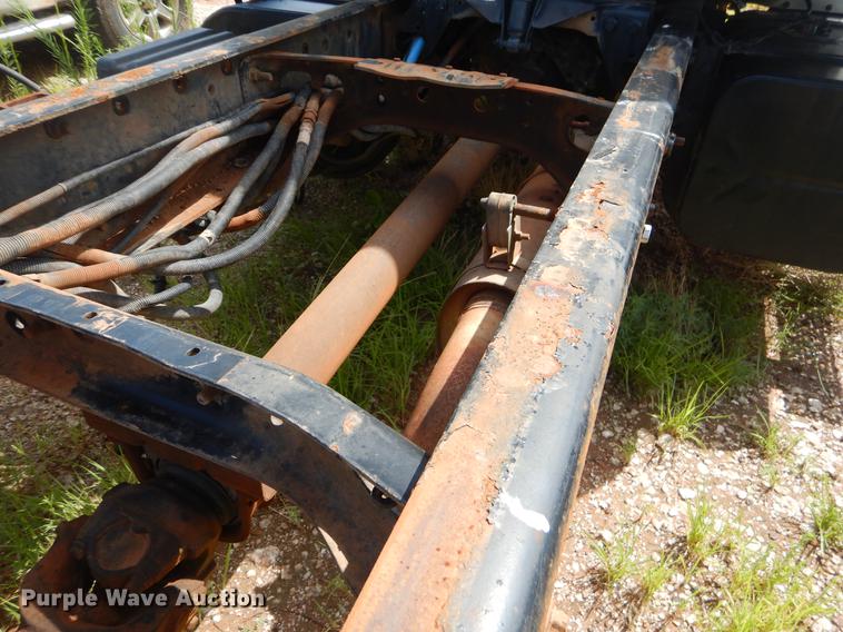 image for item EK9621 2006 International 7400 semi truck