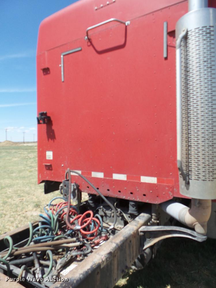 image for item EN9580 2003 Freightliner Century Class semi truck