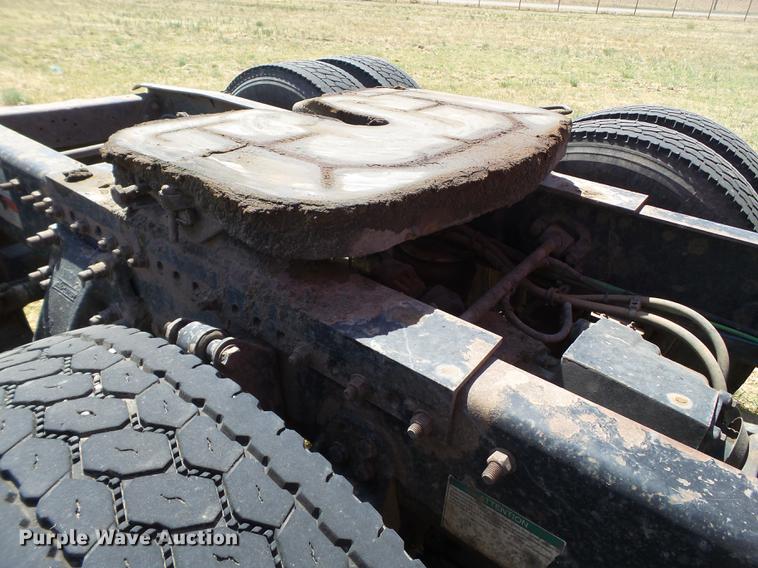 image for item EN9580 2003 Freightliner Century Class semi truck