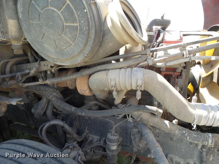 image for item EN9580 2003 Freightliner Century Class semi truck