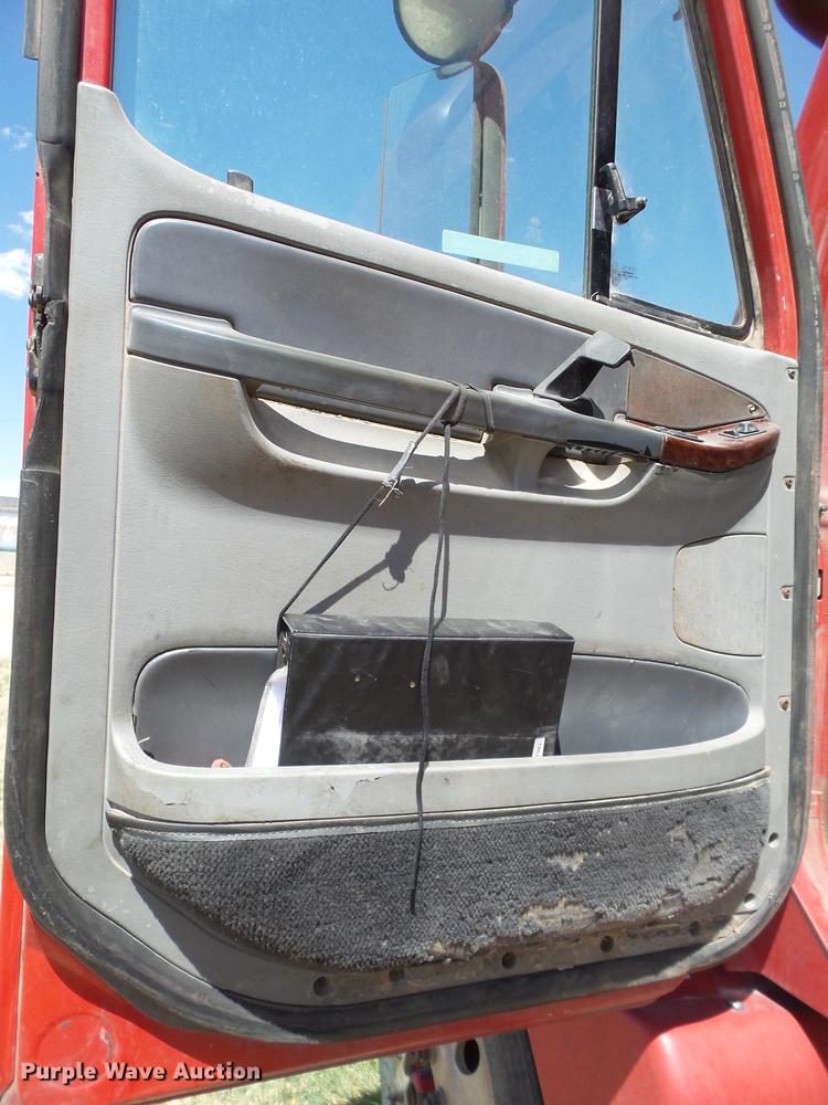 image for item EN9580 2003 Freightliner Century Class semi truck