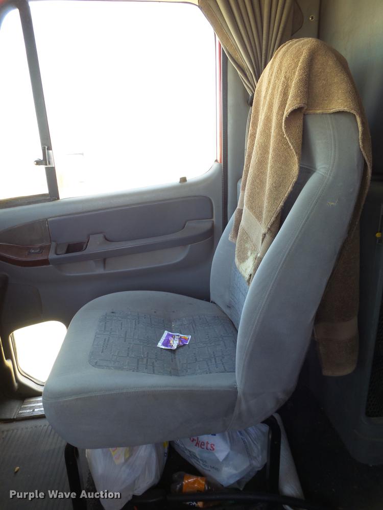 image for item EN9580 2003 Freightliner Century Class semi truck