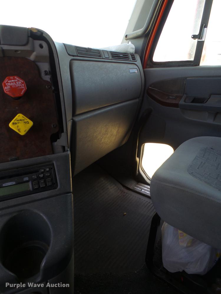 image for item EN9580 2003 Freightliner Century Class semi truck