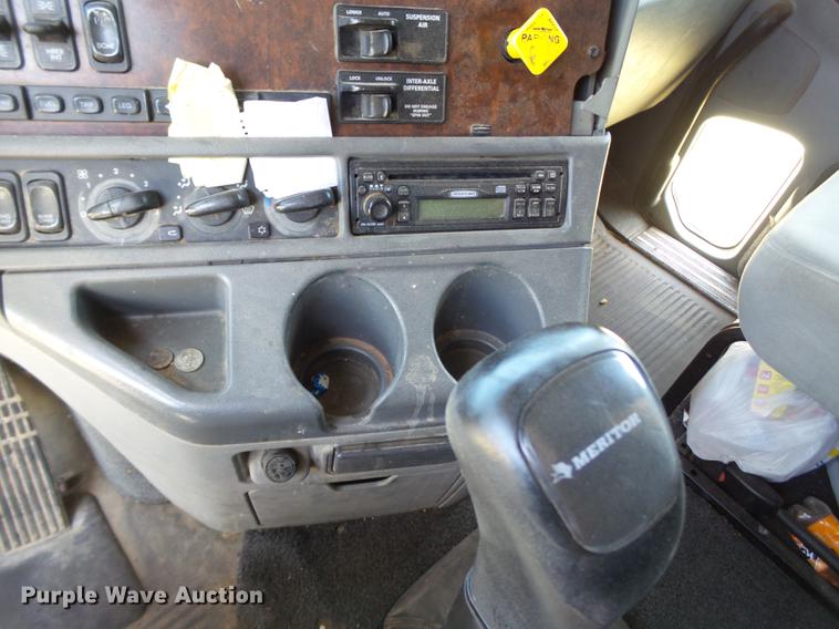 image for item EN9580 2003 Freightliner Century Class semi truck