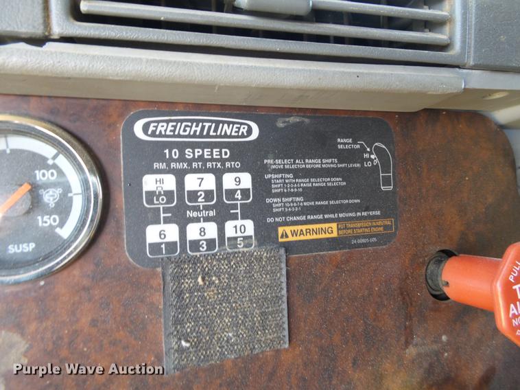 image for item EN9580 2003 Freightliner Century Class semi truck