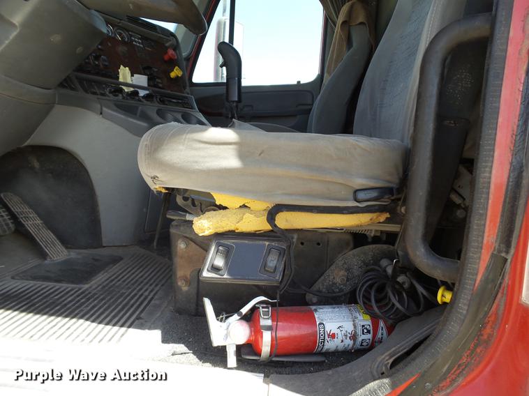 image for item EN9580 2003 Freightliner Century Class semi truck