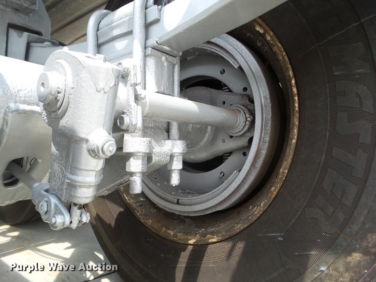 image for item L5675 2000 Heil dry bulk tank trailer