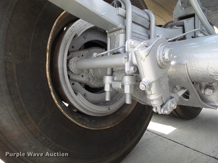 image for item L5675 2000 Heil dry bulk tank trailer