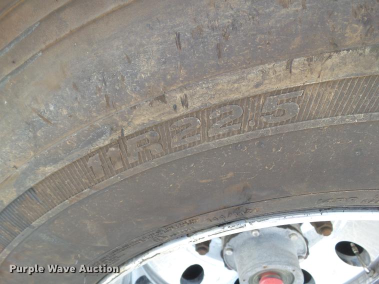 image for item L5675 2000 Heil dry bulk tank trailer