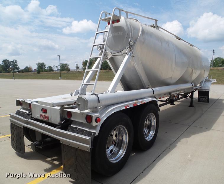image for item L5676 2007 Heil dry bulk tank trailer