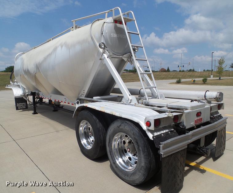 image for item L5676 2007 Heil dry bulk tank trailer