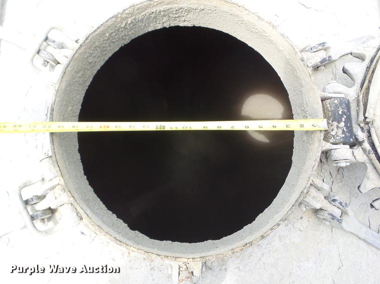 image for item L5676 2007 Heil dry bulk tank trailer