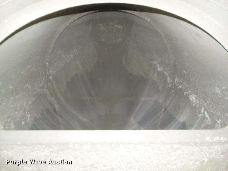 image for item L5676 2007 Heil dry bulk tank trailer