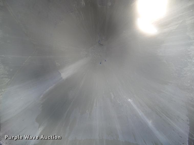 image for item L5676 2007 Heil dry bulk tank trailer