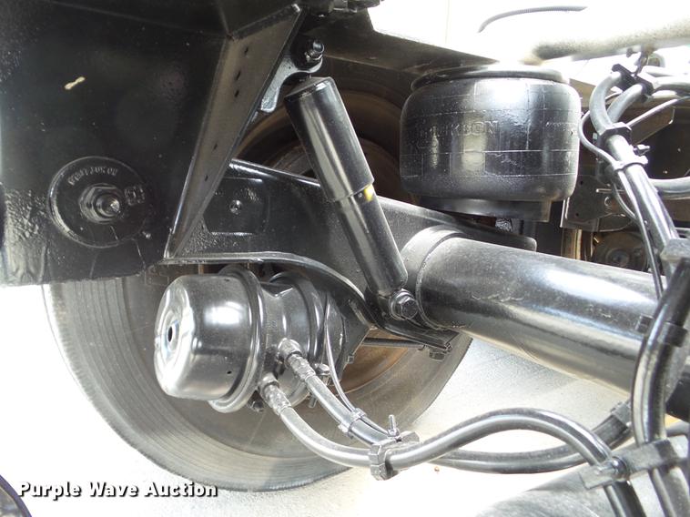 image for item L5676 2007 Heil dry bulk tank trailer