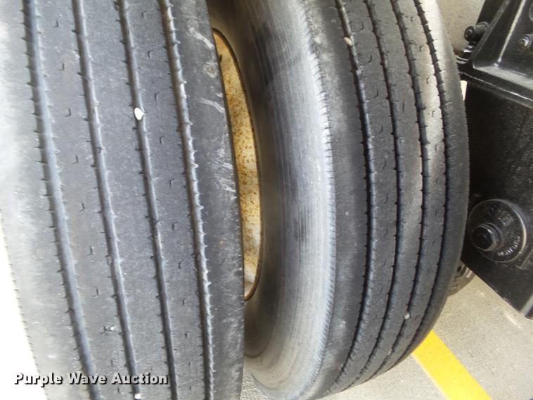 image for item L5676 2007 Heil dry bulk tank trailer