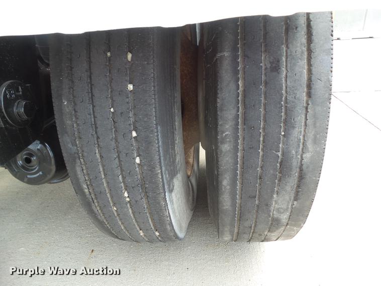 image for item L5676 2007 Heil dry bulk tank trailer