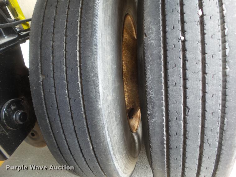 image for item L5676 2007 Heil dry bulk tank trailer