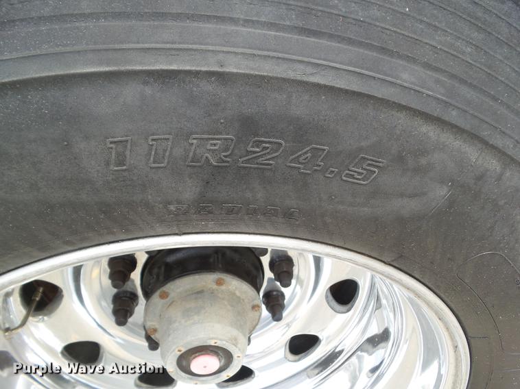 image for item L5676 2007 Heil dry bulk tank trailer