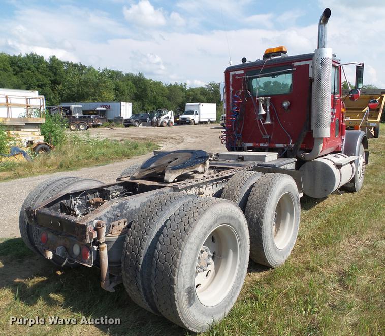 image for item L5688 1998 International 9300 semi truck